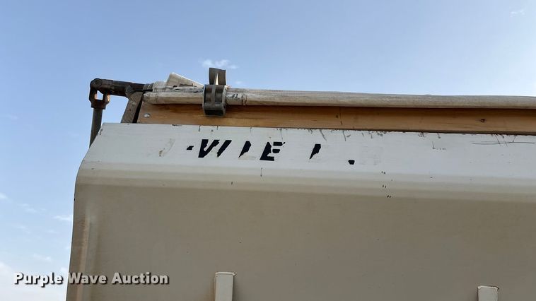 image for item FG0089 2002 International 8100 applicator truck