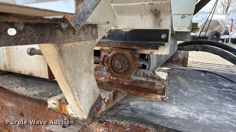 image for item FG0089 2002 International 8100 applicator truck