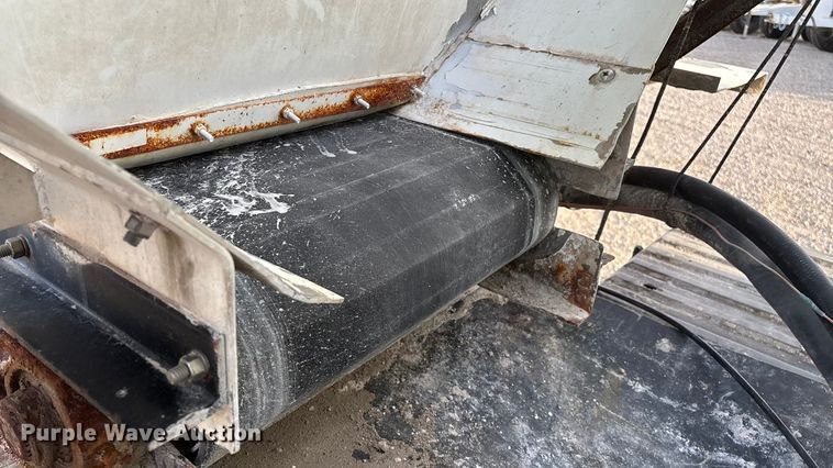 image for item FG0089 2002 International 8100 applicator truck