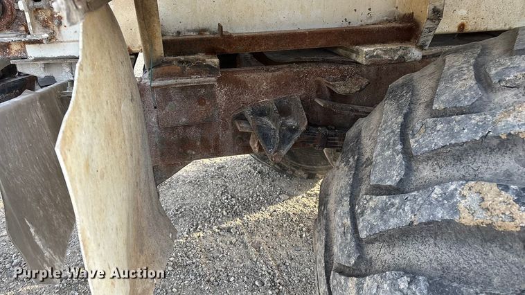 image for item FG0089 2002 International 8100 applicator truck