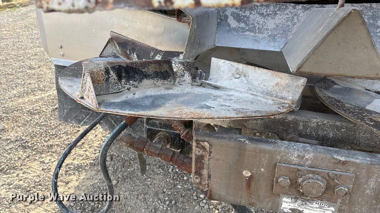 image for item FG0089 2002 International 8100 applicator truck