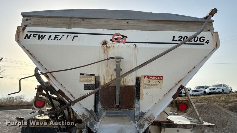 image for item FG0089 2002 International 8100 applicator truck