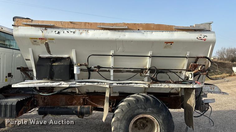 image for item FG0089 2002 International 8100 applicator truck