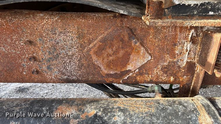 image for item FG0089 2002 International 8100 applicator truck