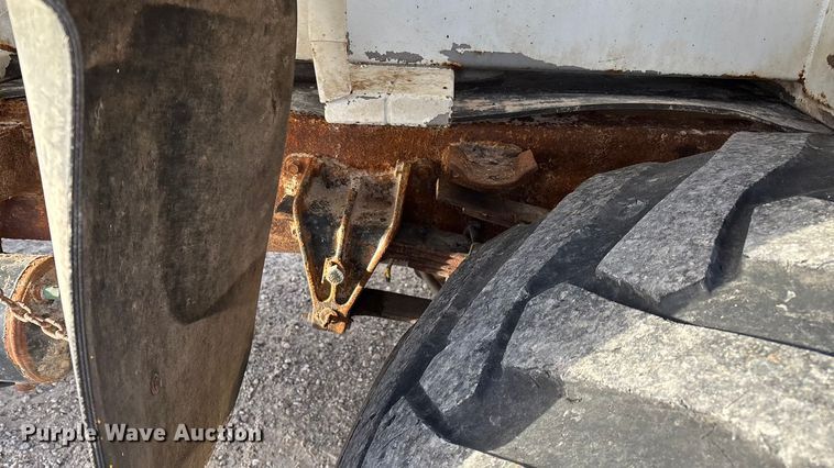 image for item FG0089 2002 International 8100 applicator truck