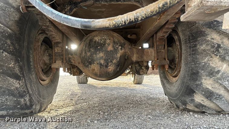 image for item FG0089 2002 International 8100 applicator truck