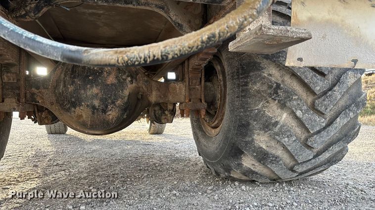 image for item FG0089 2002 International 8100 applicator truck