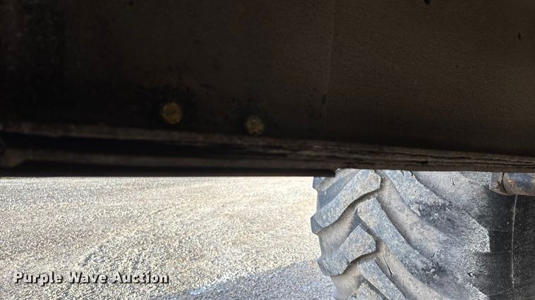 image for item FG0089 2002 International 8100 applicator truck