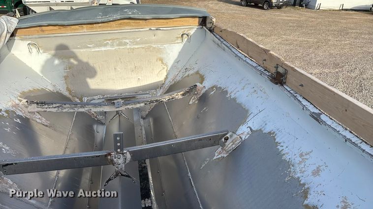 image for item FG0089 2002 International 8100 applicator truck