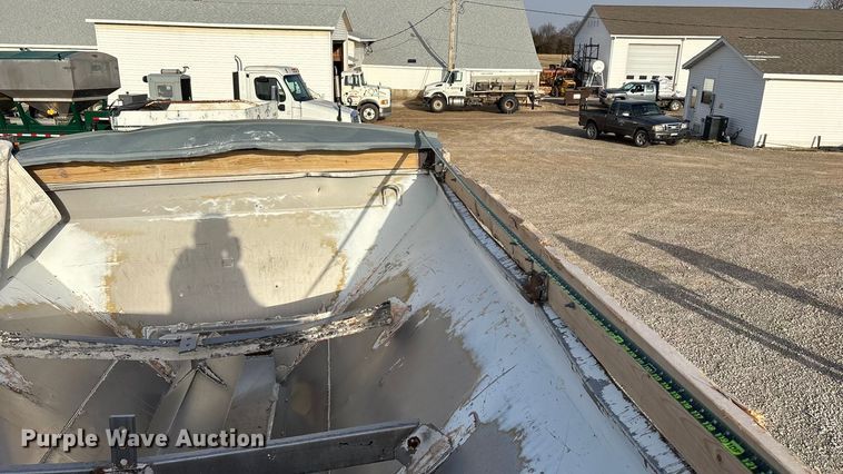 image for item FG0089 2002 International 8100 applicator truck