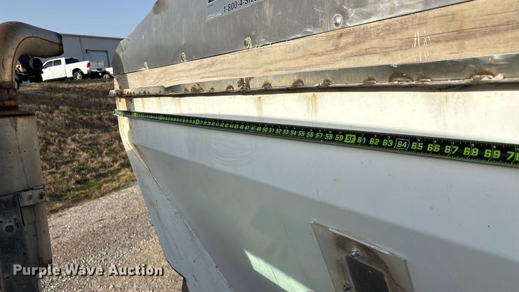 image for item FG0089 2002 International 8100 applicator truck