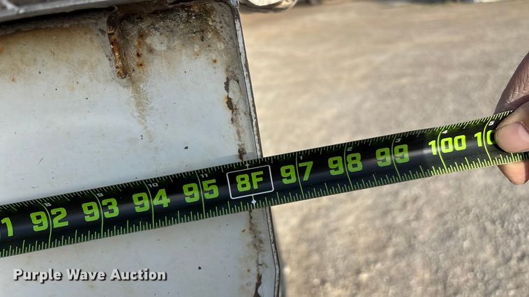 image for item FG0089 2002 International 8100 applicator truck