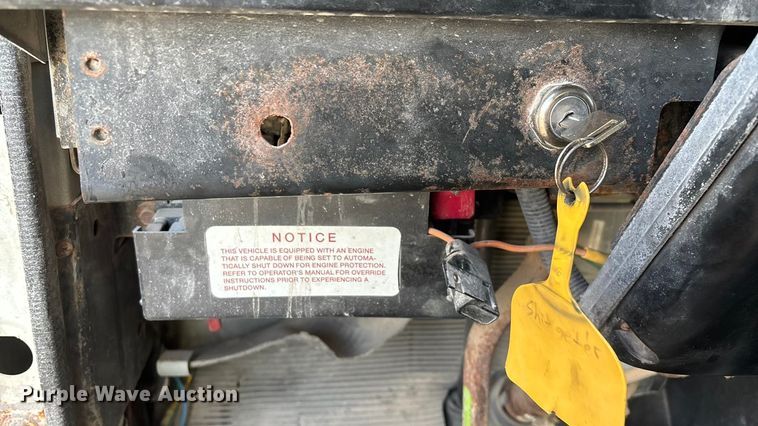 image for item FG0089 2002 International 8100 applicator truck