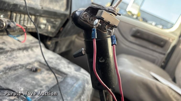 image for item FG0089 2002 International 8100 applicator truck