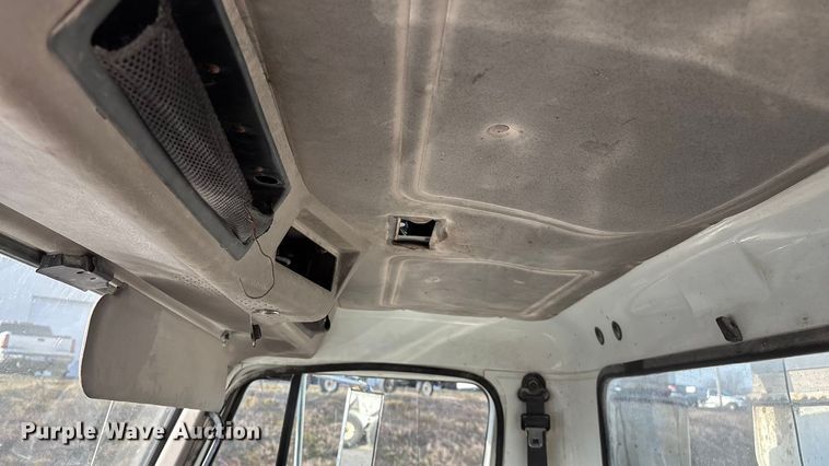 image for item FG0089 2002 International 8100 applicator truck