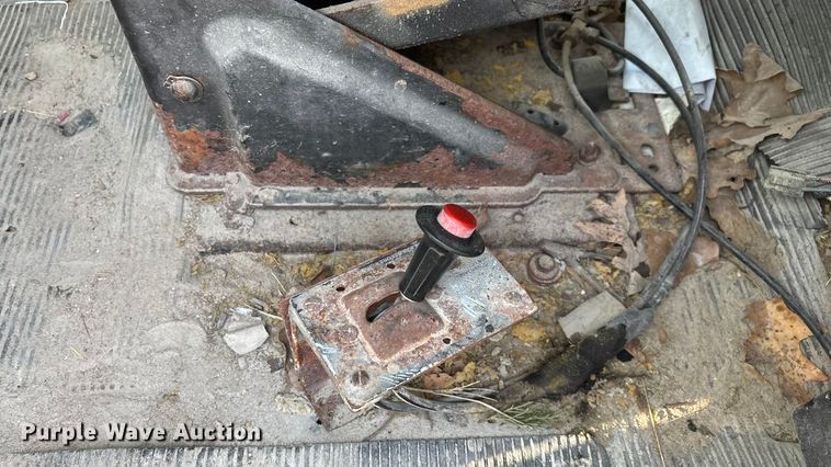 image for item FG0089 2002 International 8100 applicator truck