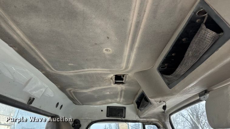 image for item FG0089 2002 International 8100 applicator truck