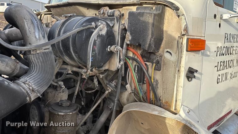 image for item FG0089 2002 International 8100 applicator truck