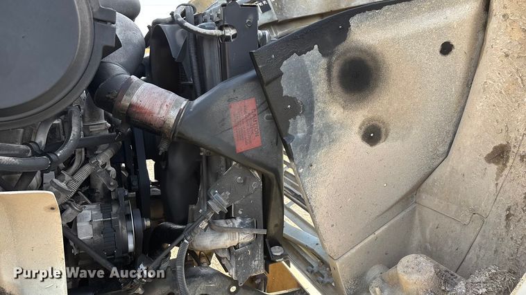 image for item FG0089 2002 International 8100 applicator truck