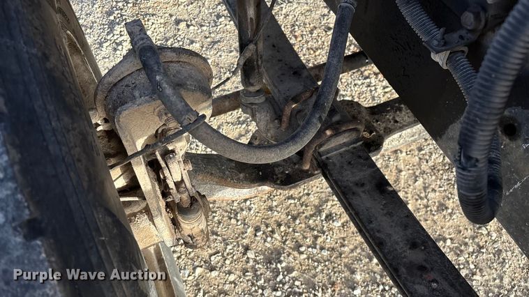 image for item FG0089 2002 International 8100 applicator truck