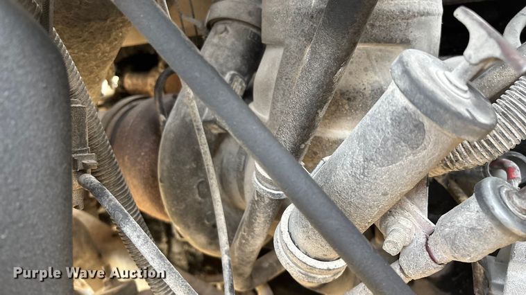 image for item FG0089 2002 International 8100 applicator truck