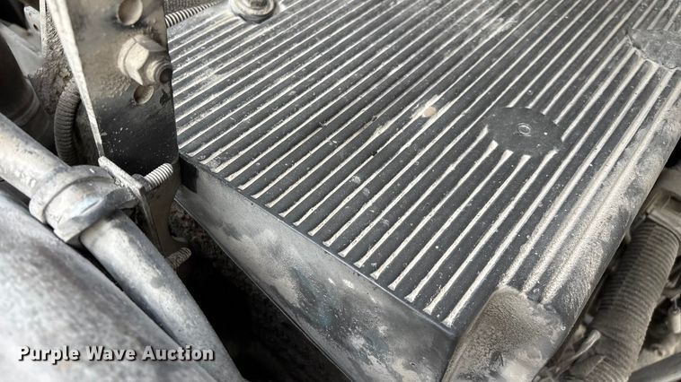 image for item FG0089 2002 International 8100 applicator truck