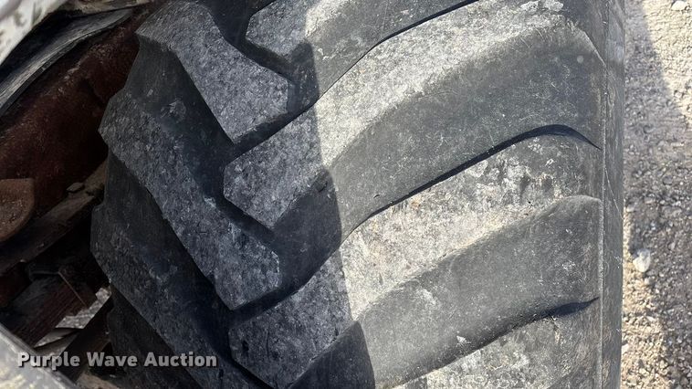 image for item FG0089 2002 International 8100 applicator truck