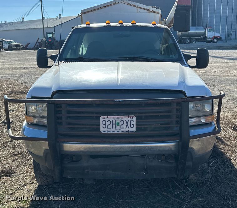 image for item FG2580 2002 Ford F-350 fertilizer delivery truck