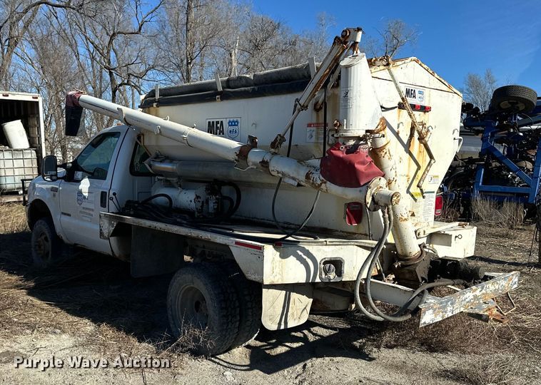 image for item FG2580 2002 Ford F-350 fertilizer delivery truck