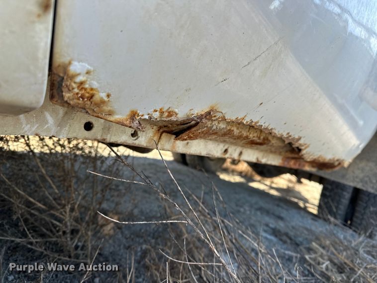 image for item FG2580 2002 Ford F-350 fertilizer delivery truck