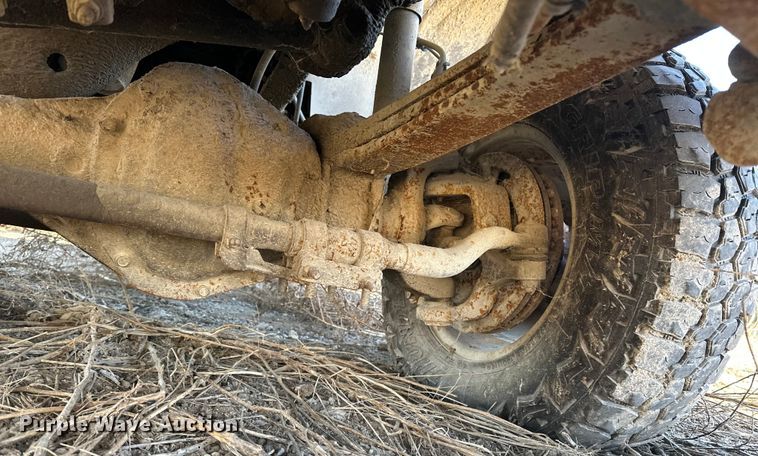 image for item FG2580 2002 Ford F-350 fertilizer delivery truck