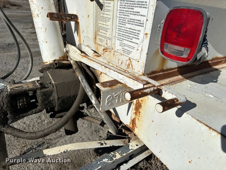 image for item FG2580 2002 Ford F-350 fertilizer delivery truck