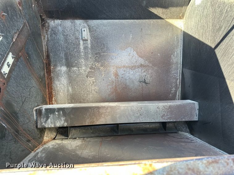 image for item FG2580 2002 Ford F-350 fertilizer delivery truck