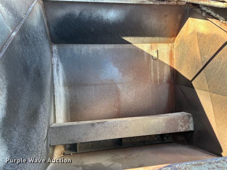 image for item FG2580 2002 Ford F-350 fertilizer delivery truck