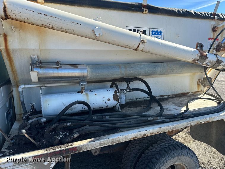 image for item FG2580 2002 Ford F-350 fertilizer delivery truck