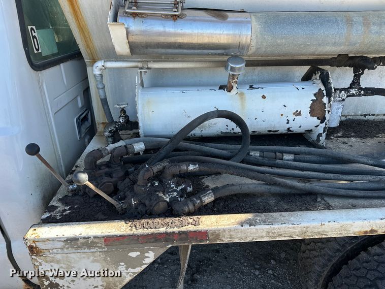 image for item FG2580 2002 Ford F-350 fertilizer delivery truck