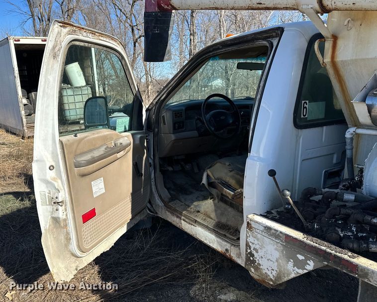 image for item FG2580 2002 Ford F-350 fertilizer delivery truck