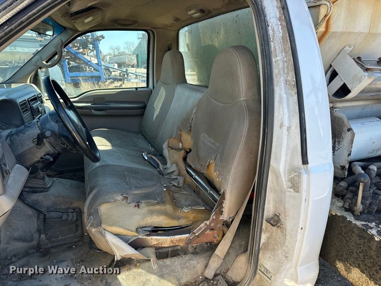 image for item FG2580 2002 Ford F-350 fertilizer delivery truck