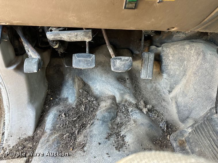 image for item FG2580 2002 Ford F-350 fertilizer delivery truck