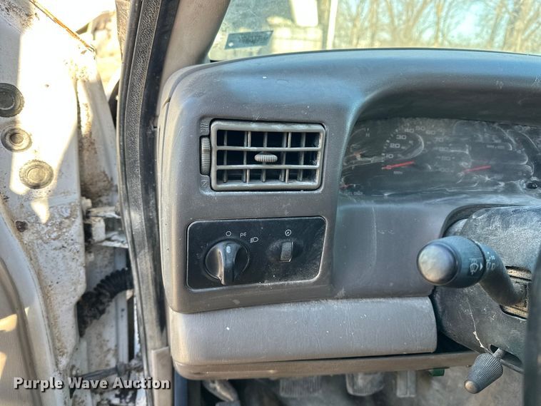 image for item FG2580 2002 Ford F-350 fertilizer delivery truck