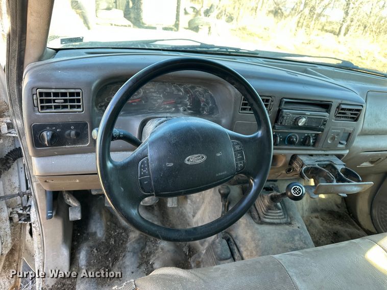 image for item FG2580 2002 Ford F-350 fertilizer delivery truck