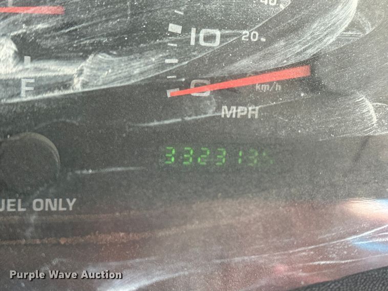 image for item FG2580 2002 Ford F-350 fertilizer delivery truck