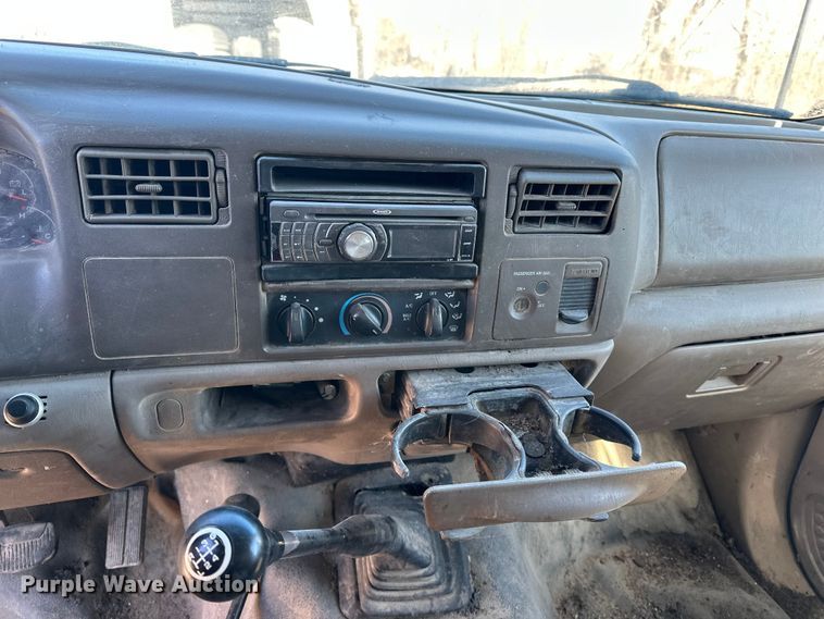 image for item FG2580 2002 Ford F-350 fertilizer delivery truck