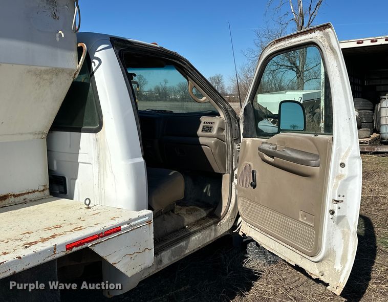 image for item FG2580 2002 Ford F-350 fertilizer delivery truck