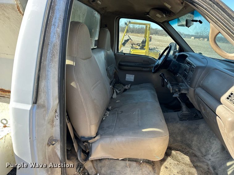 image for item FG2580 2002 Ford F-350 fertilizer delivery truck