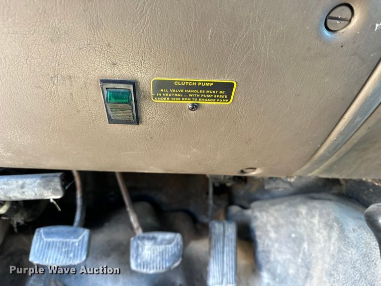 image for item FG2580 2002 Ford F-350 fertilizer delivery truck