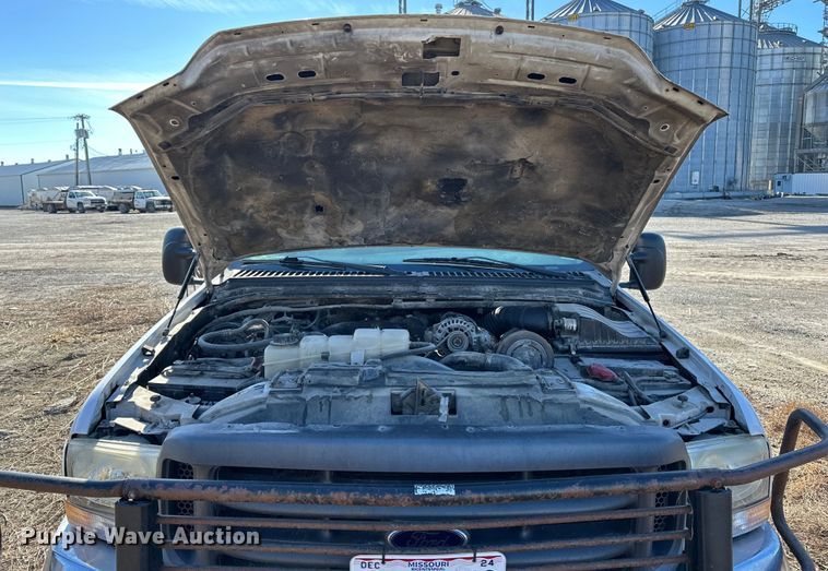 image for item FG2580 2002 Ford F-350 fertilizer delivery truck