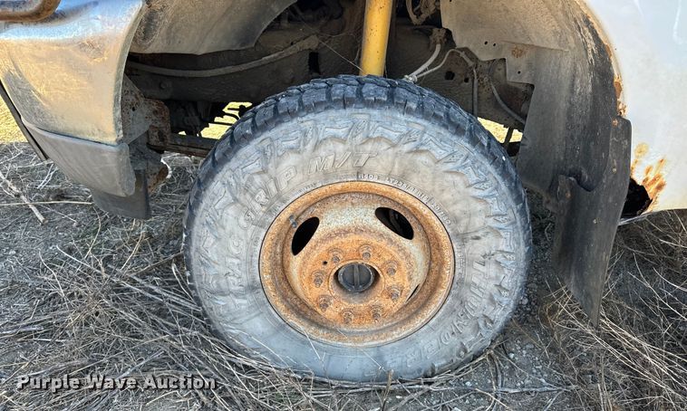 image for item FG2580 2002 Ford F-350 fertilizer delivery truck