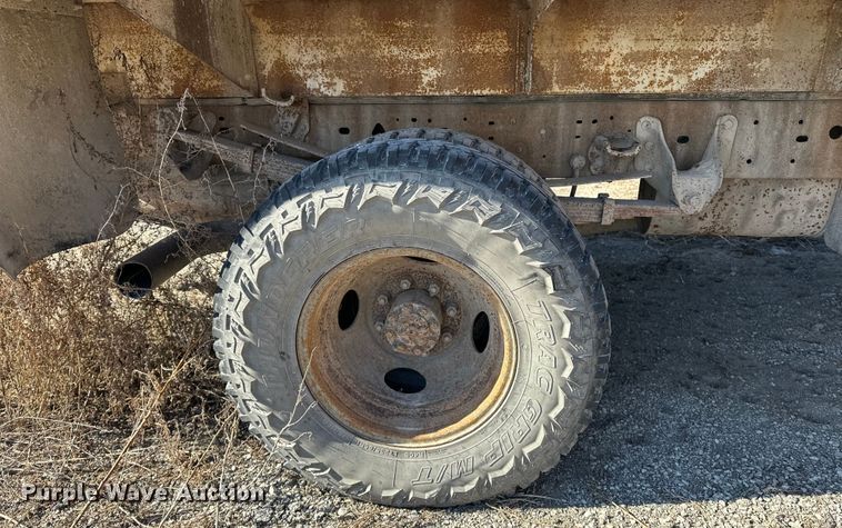 image for item FG2580 2002 Ford F-350 fertilizer delivery truck