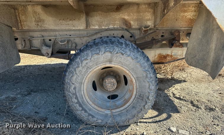 image for item FG2580 2002 Ford F-350 fertilizer delivery truck